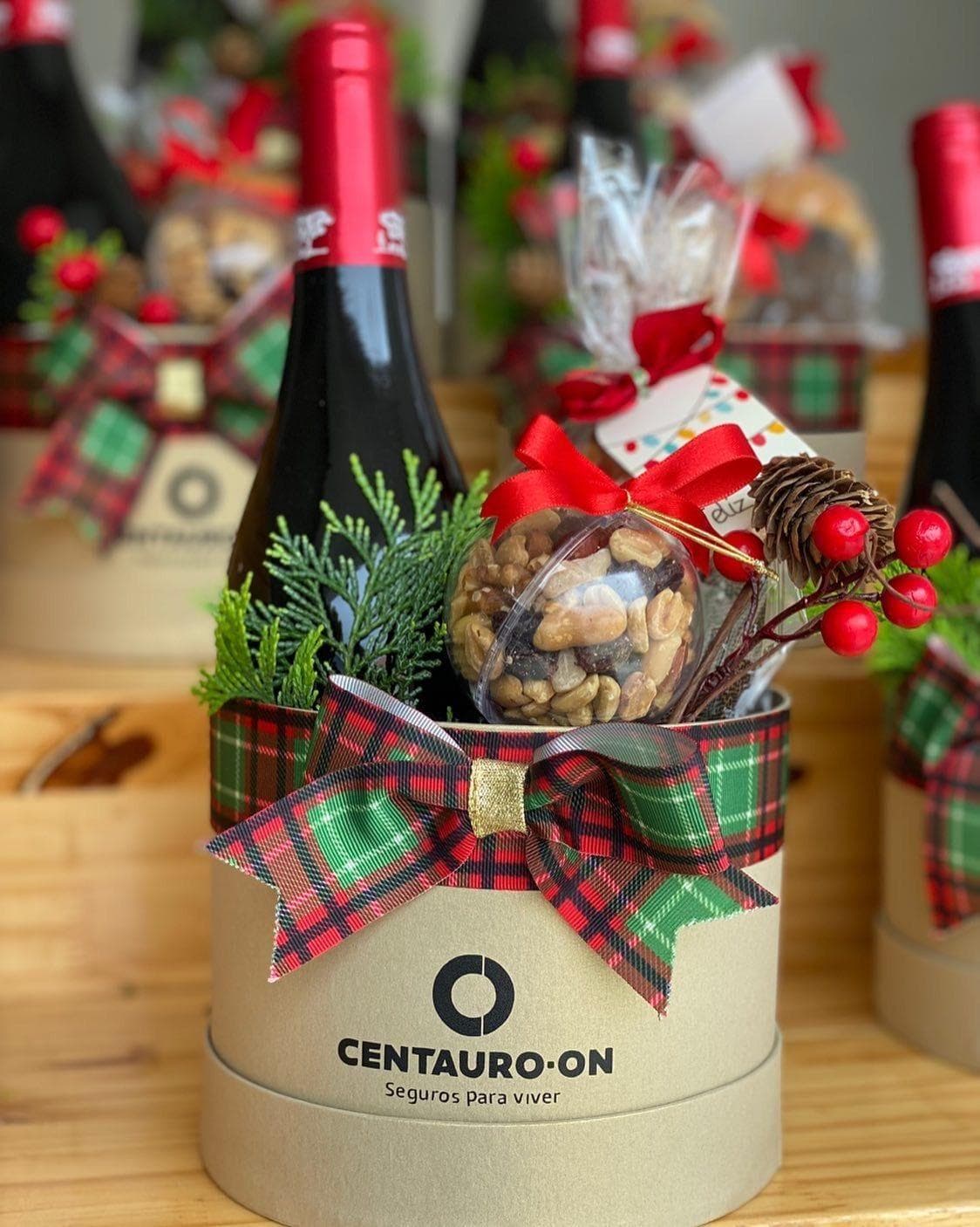 Caja Decorada con Espumoso y Turrón, vista principal