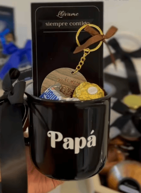 Taza Papá Llavero, vista principal
