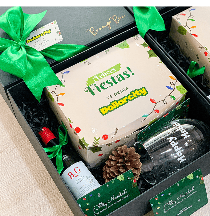 Set navideño con vino y postre, vista principal