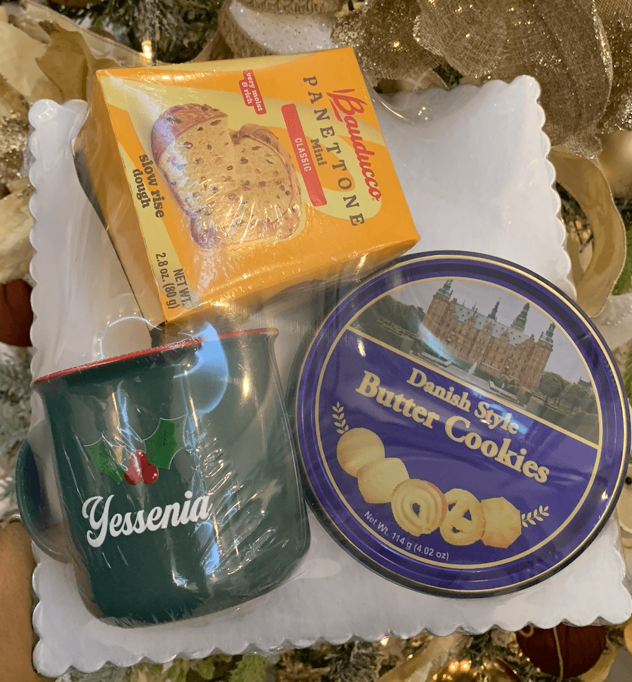 Set Navideño con Taza y Panettone, vista principal