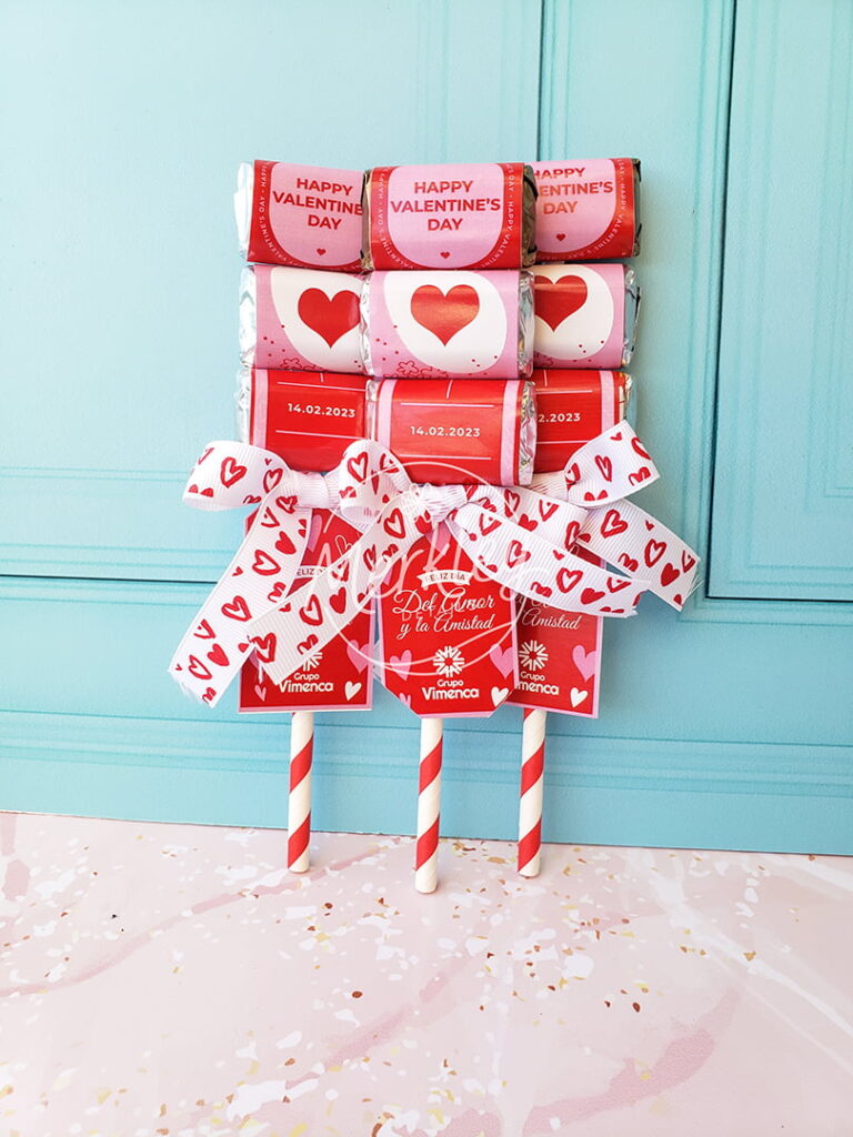 Paletas de chocolastes decorados con la tematica
